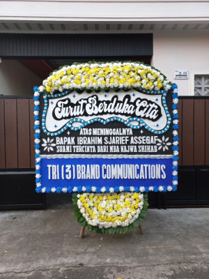 Papan Bunga Duka di Karossa